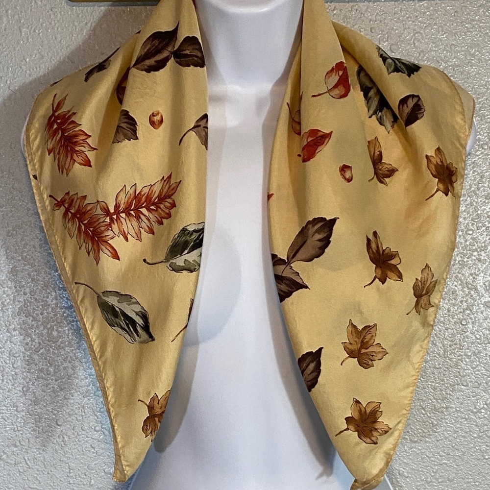 VNTG Talbots Autumn Leaf Pattern Square Silk Scarf in Cream and Brown Green - Picture 3 of 4